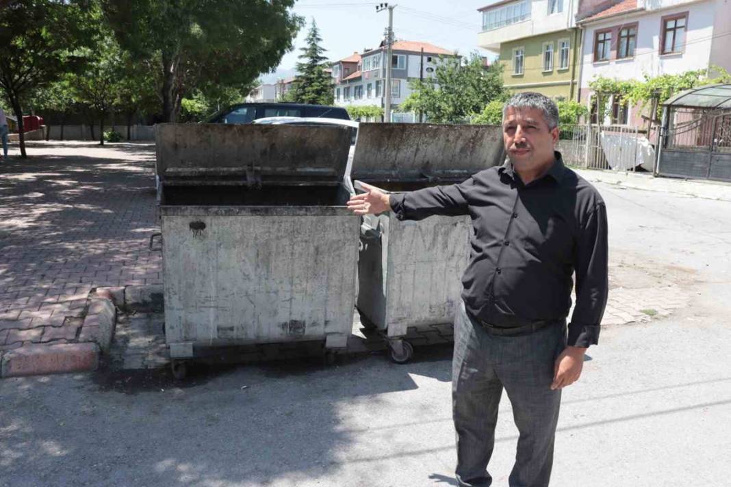 Çöpten ekmek toplayan kadın hayatının şokunu yaşadı! Havluya sarılmış halde... 7